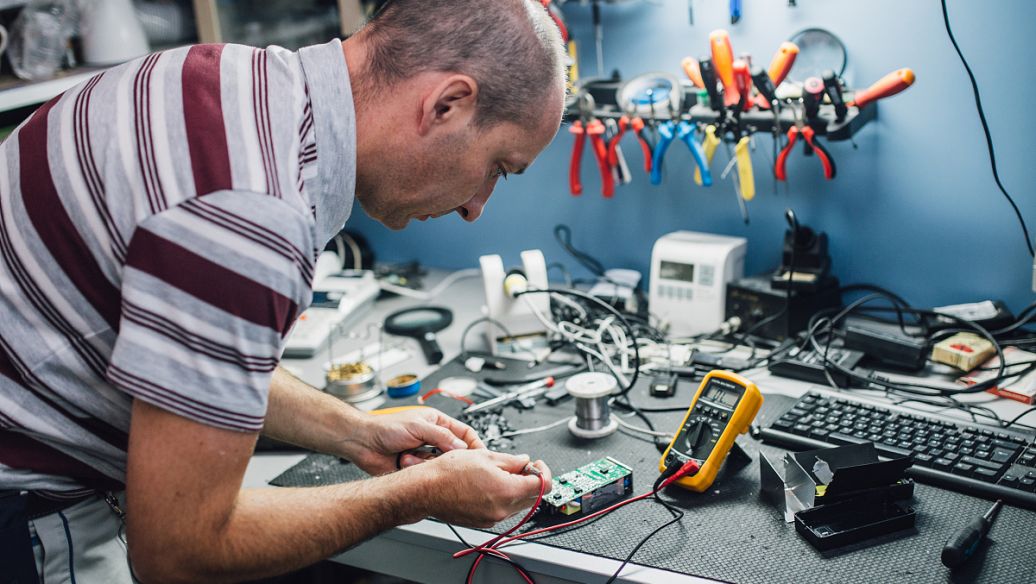 家用电子产品维修工